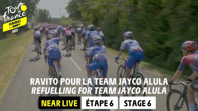 Refuelling for Team Jayco Alula - Stage 6 - Tour de France Femmes avec Zwift 2023