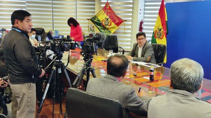 Bolivia comienza a usar yuanes para comerciar con China