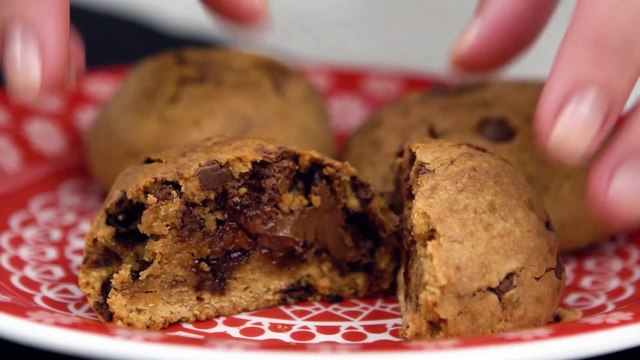 Cookie: veja como fazer como fazer mais crocante e com recheio