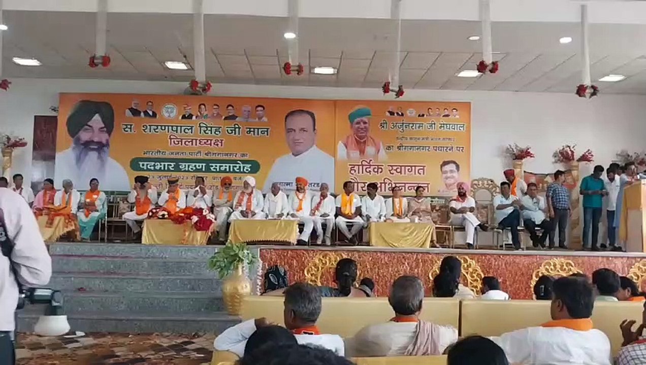 भाजपाईयों ने मुंह पर बांधा काला कपड़ा