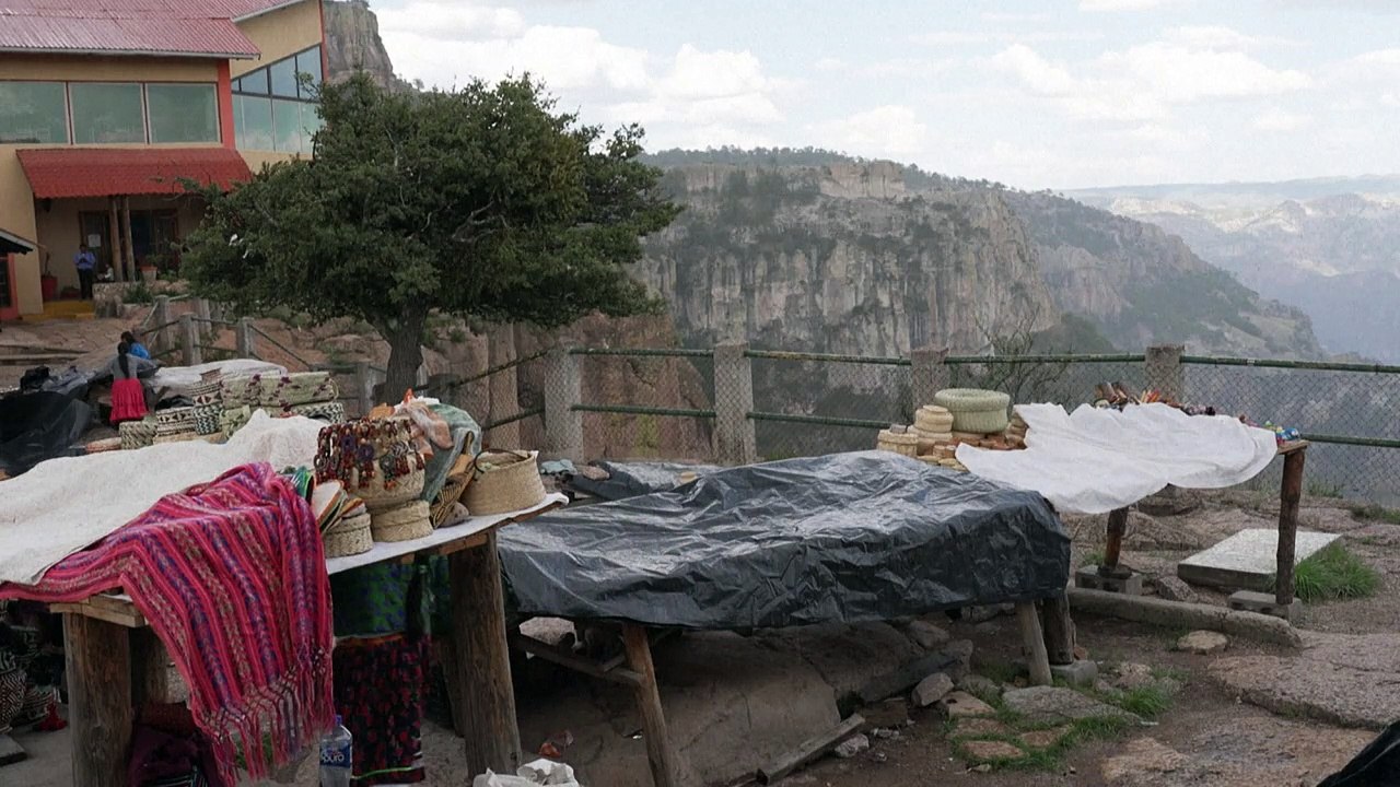 El tren de las Barrancas del Cobre en México atrae a turistas intrépidos