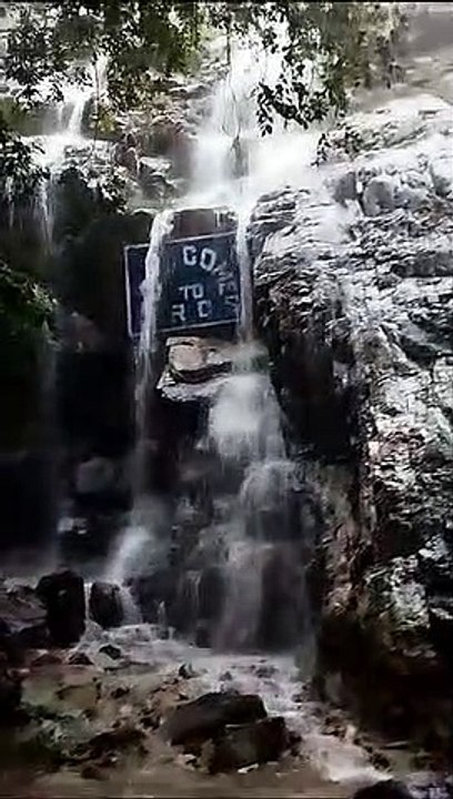 यह झरना पर्यटको को करता है अपनी ओर आकर्षित,,, देखें वीडियो