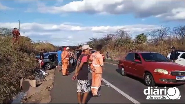 Seis pessoas entre elas 3 crianças ficam feridas em acidente com 2 carros na BR-230 em Cajazeiras