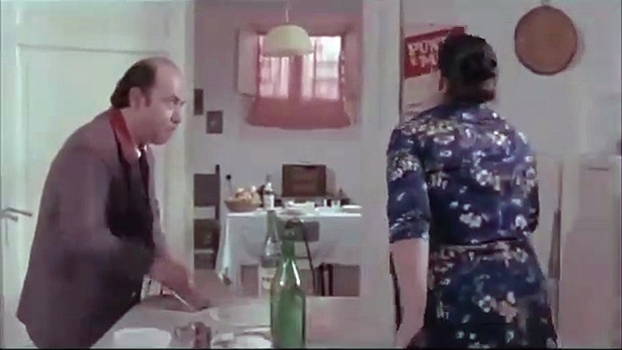 Piglia l’ovetto a memmé che ora fai i conti con papé - Lino Banfi, Alvaro Vitali - scena Divertente Film