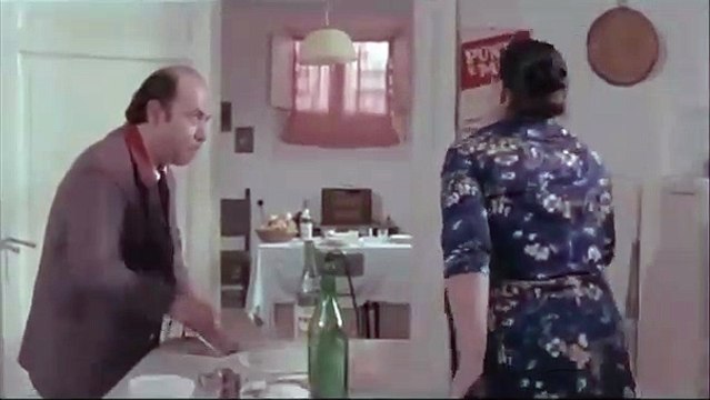 Piglia l’ovetto a memmé che ora fai i conti con papé - Lino Banfi, Alvaro Vitali - scena Divertente Film