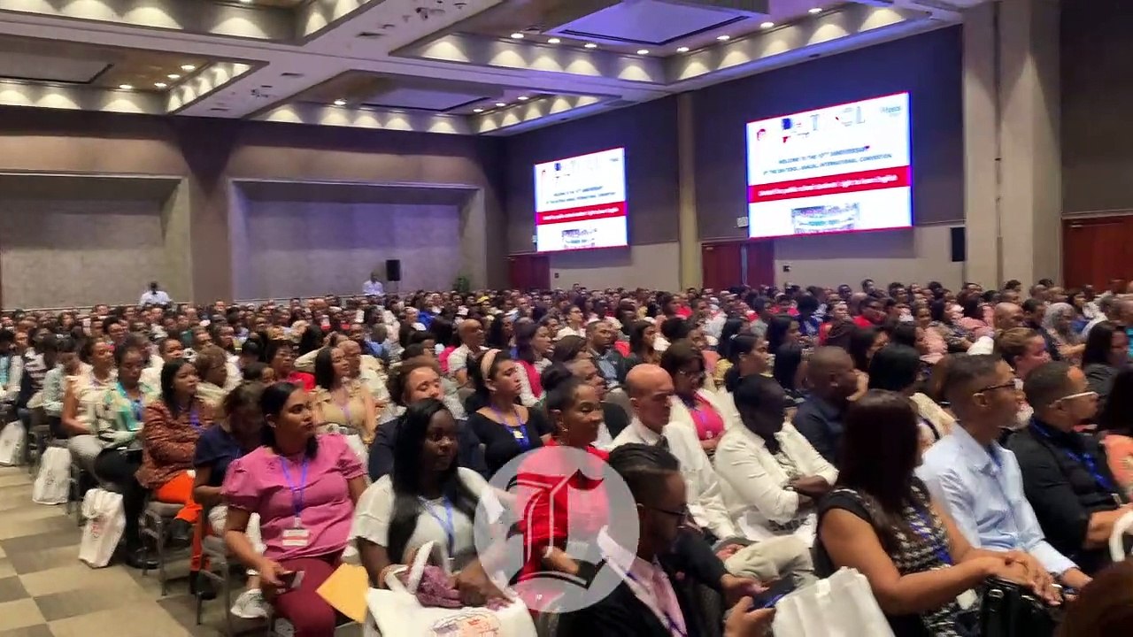 PROFESORES DE INGLÉS PIDEN SE SUSTENTE CIENTÍFICA Y TÉCNICAMENTE PROPUESTA DE BILINGÜISMO EN ESCUELAS