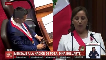 EL NIÑO CONGRESISTA JUGANDO EN PLENO MENSAJE DE DINA BOLUARTE