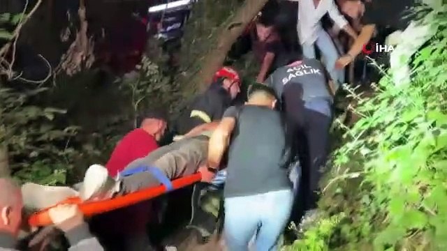 Un camion chargé de marchandises s'est envolé vers le lit du ruisseau, les équipes mobilisées