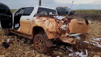 Download Video: Caminhonete furtada, carregada com cigarros capota na PR 585 em Toledo