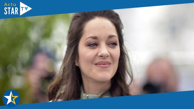 En couverture de survie devant le rayon bières d’une épicerie : les drôles de vacances de Marion Cot