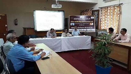 स्थानीय भाषा में पढ़ाई और बस्ते के बोझ को कम करने पर फोकस