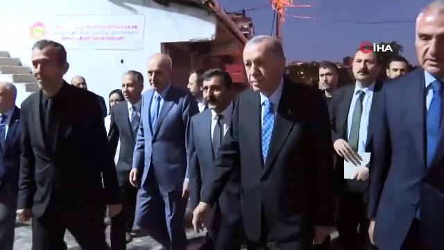 Le président Erdoğan a visité le Cemevi à Pendik