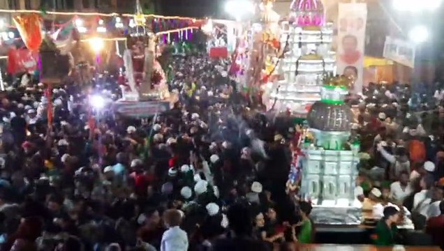 गश्त पर ताजिये व सवारियां, सड़कों पर उमडे़ लोग