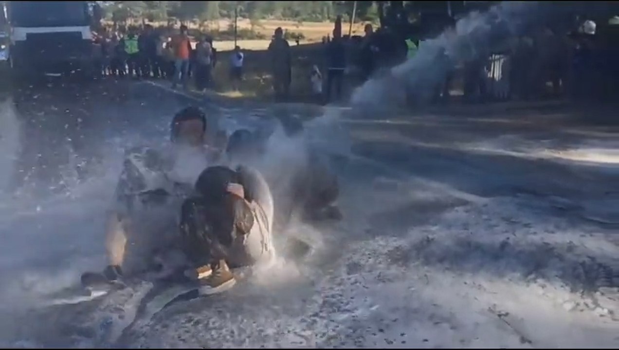 Akbelen'de jandarma farklı illerden gelen çevrecilerin direniş alanına girmesine izin vermedi