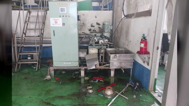 경남 거제 굴 가공공장에서 폭발 사고...2명 다쳐 / YTN