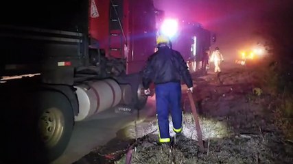 Rodado de carreta trava e veículo pega fogo na rodovia BR-163