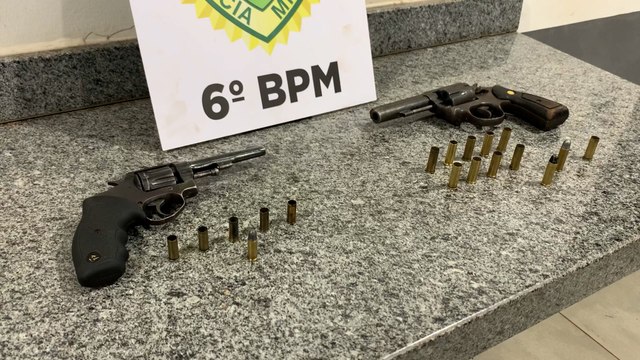 Dois são detidos pelo Pelotão de Choque com revólveres no Conjunto Melissa