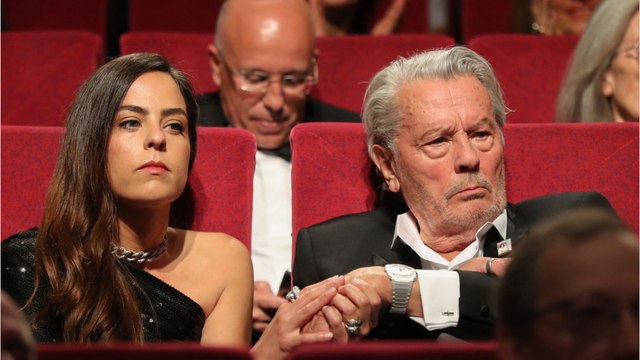 VOICI : Anouchka Delon : la fille d’Alain Delon partage de tendres souvenirs de ses parents sur Instagram