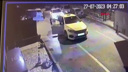 Kağıthane'de Taksiyle Gelen 3 Kişi Rögar Kapağından İnternet Kablolarını Çalmak İstedi