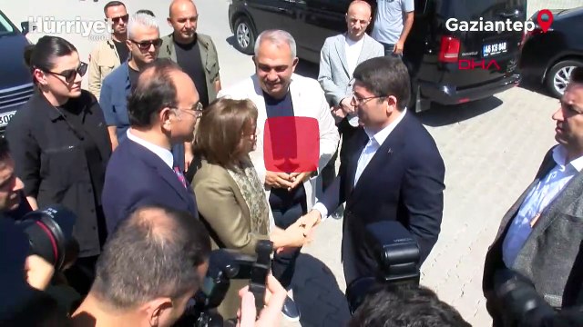 Bakan Tunç depremin vurduğu Nurdağı ve İslahiye ilçelerini ziyaret etti