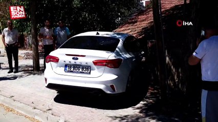 Bursa'da kamyonla çarpışan otomobil bahçeye girdi