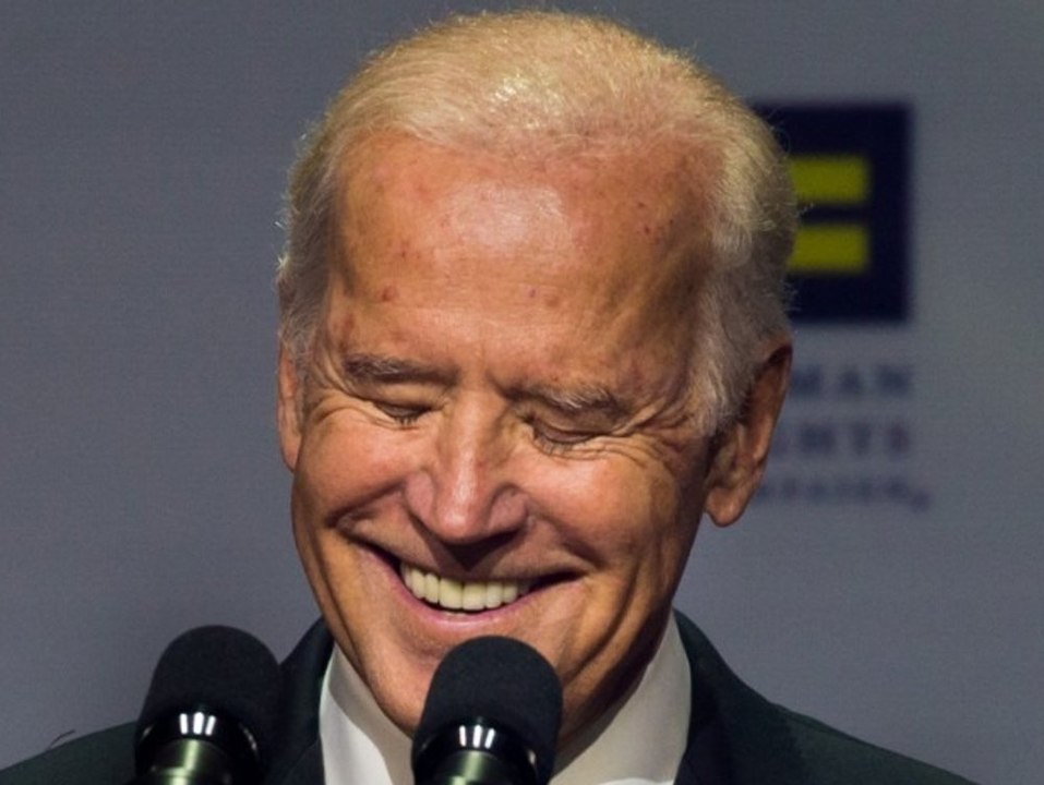 Siebtes Enkelkind: Joe Biden spricht erstmals über Navy Joan Roberts