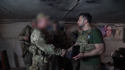 젤렌스키, 격전지 바흐무트 방면 특수부대 격려 방문 / YTN