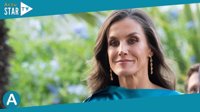 PHOTOS Letizia d'Espagne, bras nus et ultra-musclés : elle illumine dans une robe bleu roi