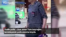 Trafik polisi, çöpe atılan Türk bayrağını temizleyerek polis aracına koydu