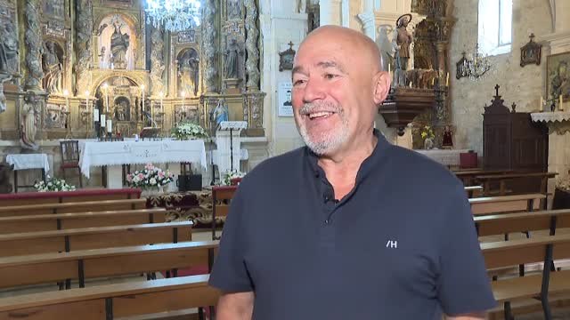 Organizan un crowdfunding vecinal para restaurar el retablo y reloj de la iglesia del pueblo