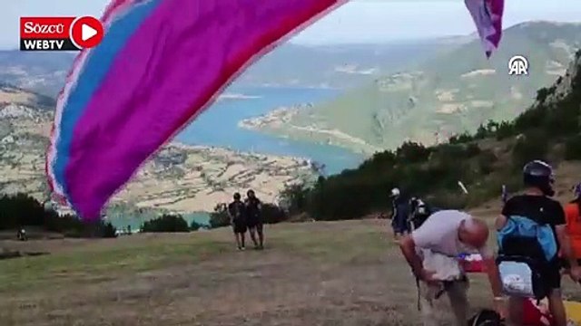 Yamaç paraşütü yapan kişi havada zor anlar yaşadı