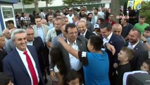 Le président de l'İBB, Ekrem İmamoğlu, a partagé la morsure de deuil de Muharrem sur les citoyens alévis à Firuzköy Djemevi