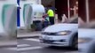 Geste impressionnant de la police de la circulation： Il a sorti le drapeau turc de la poubelle et l'a laissé dans la voiture de l'équipe