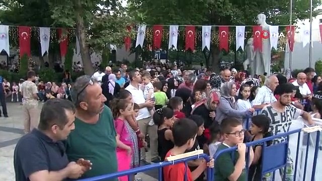 Kağıthane'de 25 Bin Kişiye Aşure İkram Edildi