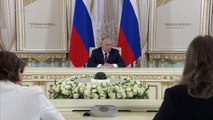 Putin defende detenção de críticos durante ‘conflito armado’ com a Ucrânia