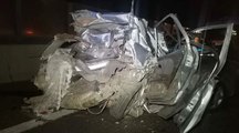 Kamyonet yolda duran otomobile çarptı: 1 ölü