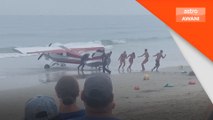 Pesawat kecil bawa sepanduk terpaksa mendarat di tengah pantai