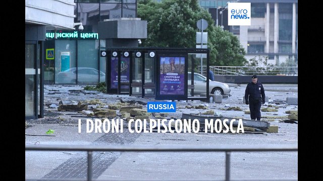 Droni su Mosca: almeno un ferito e due edifici danneggiati. Chiuso temporaneamente lo spazio aereo
