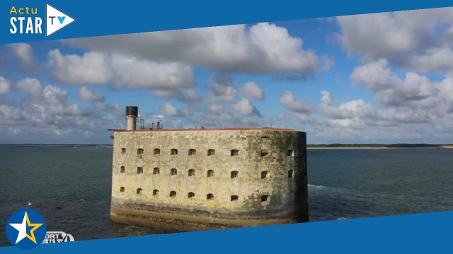 C'est la catastrophe : Un passager de Fort Boyard en retard compromet le trajet en bateau !
