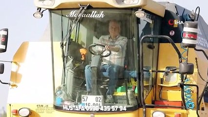 Başkan Zolan, biçerdöverle buğday hasadı yaptı