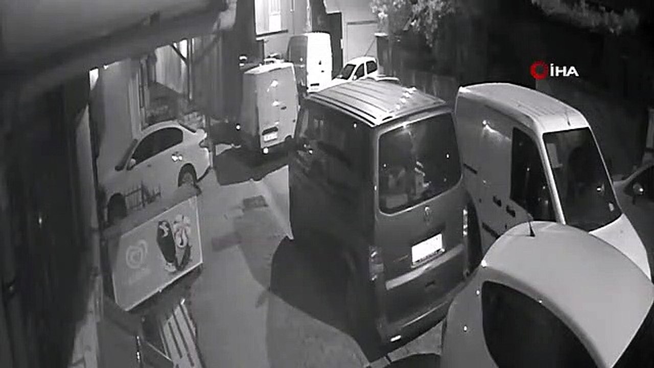 Vol comme si le film était filmé： Ils ont cédé la place à la voiture et ont continué le vol