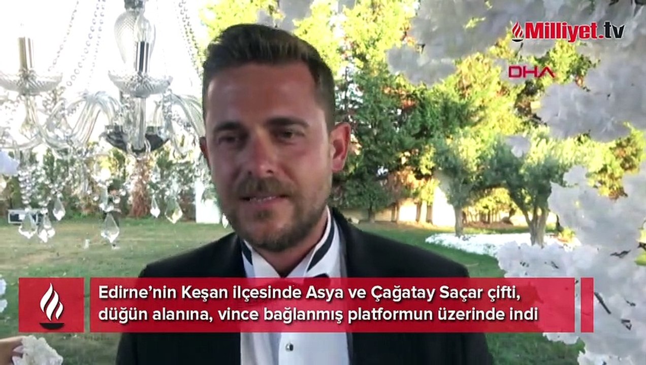 Davetlileri şoke eden an! Gelin ile damat düğün alanına böyle indi