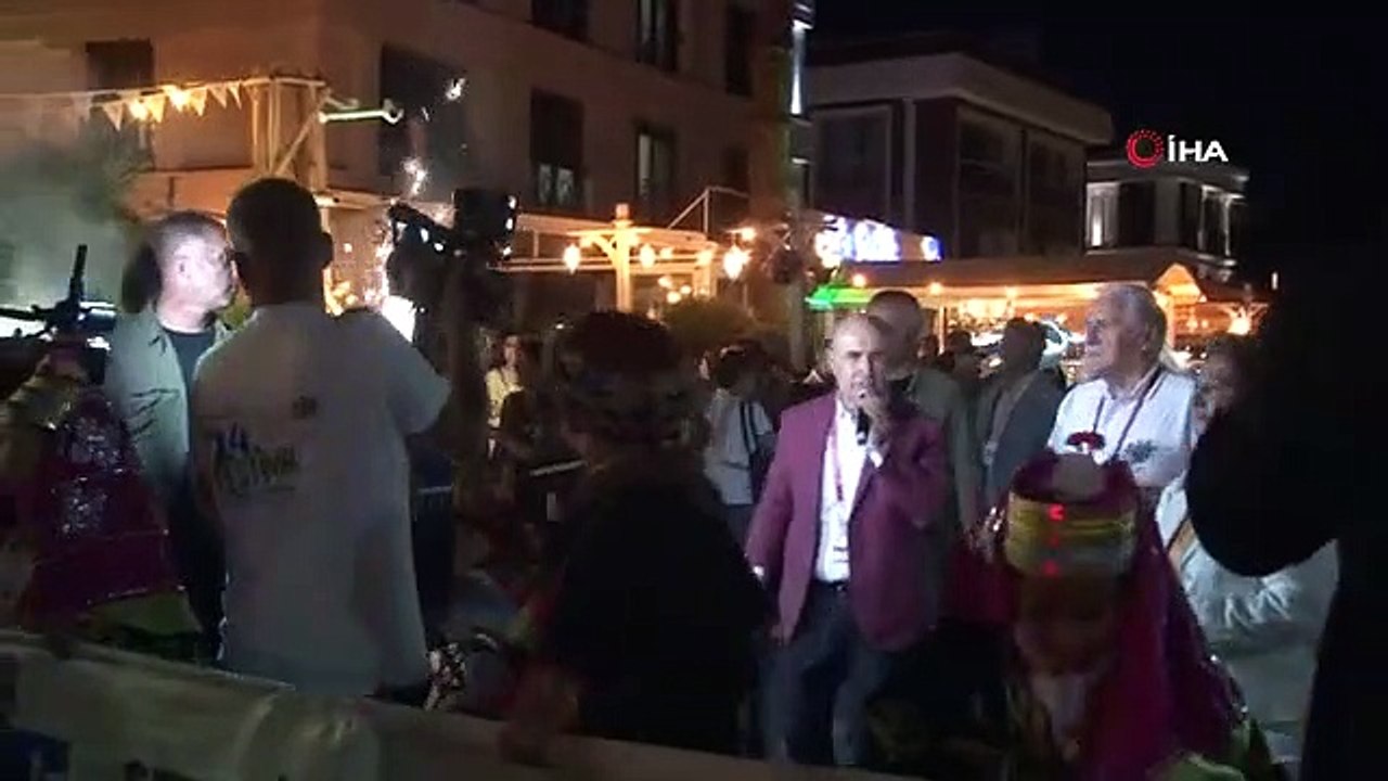 Les images du festival auquel ont participé 100 pays ne ressemblaient pas au carnaval de Rio