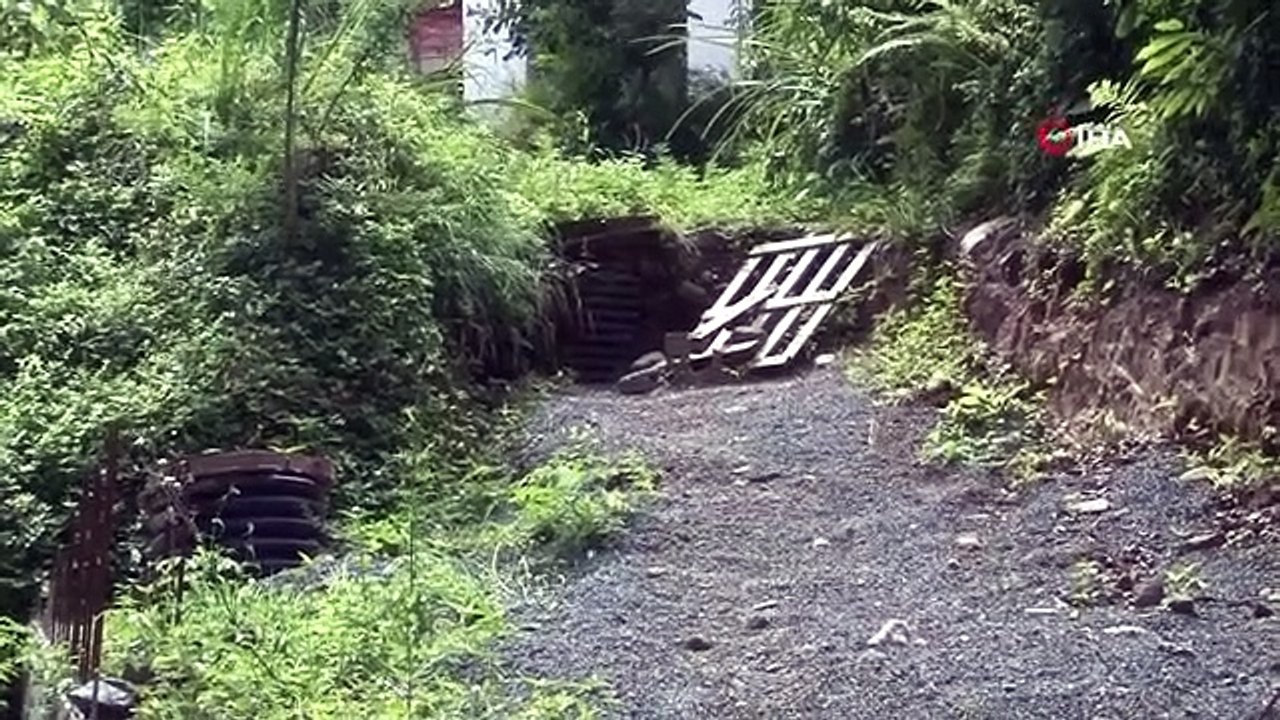 Lorsque le ponceau a été bouché, les eaux usées qui remplissaient l'abri sont devenues un cauchemar pour les habitants des appartements.