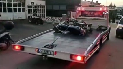 Vol de moto devant caméra