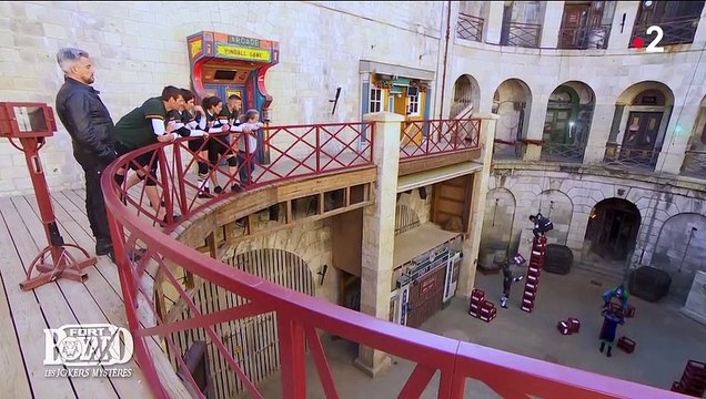 Vaimalama Chaves et Nicolas Fleury dans Fort Boyard sur France 2.