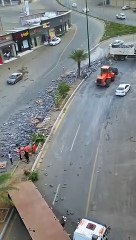 تعطلت مكابحها.. شاهد "شاحنة بلا سيطرة" كادت تحدث كارثة عند "شرايا قنا"