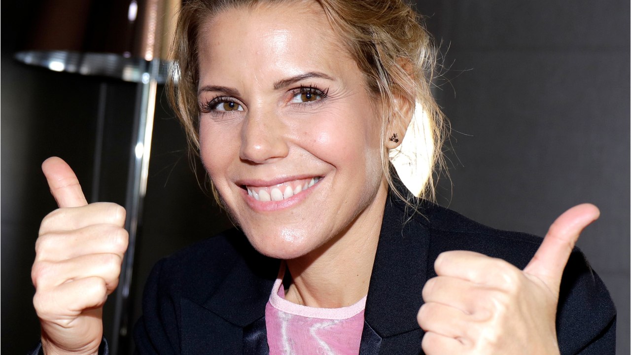 GALA VIDEO - PHOTO – Laura Tenoudji en robe vichy : avec sa fille Bianca, elle surfe sur la tendance Barbie