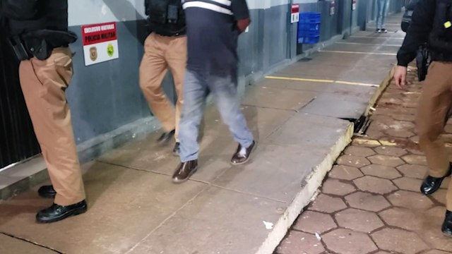 Padrasto é preso após ameaçar enteada com facão