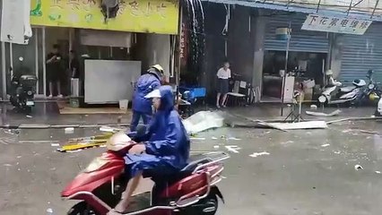 Çin'deki Doksuri Tayfunu 880.000 Kişiyi Etkiledi